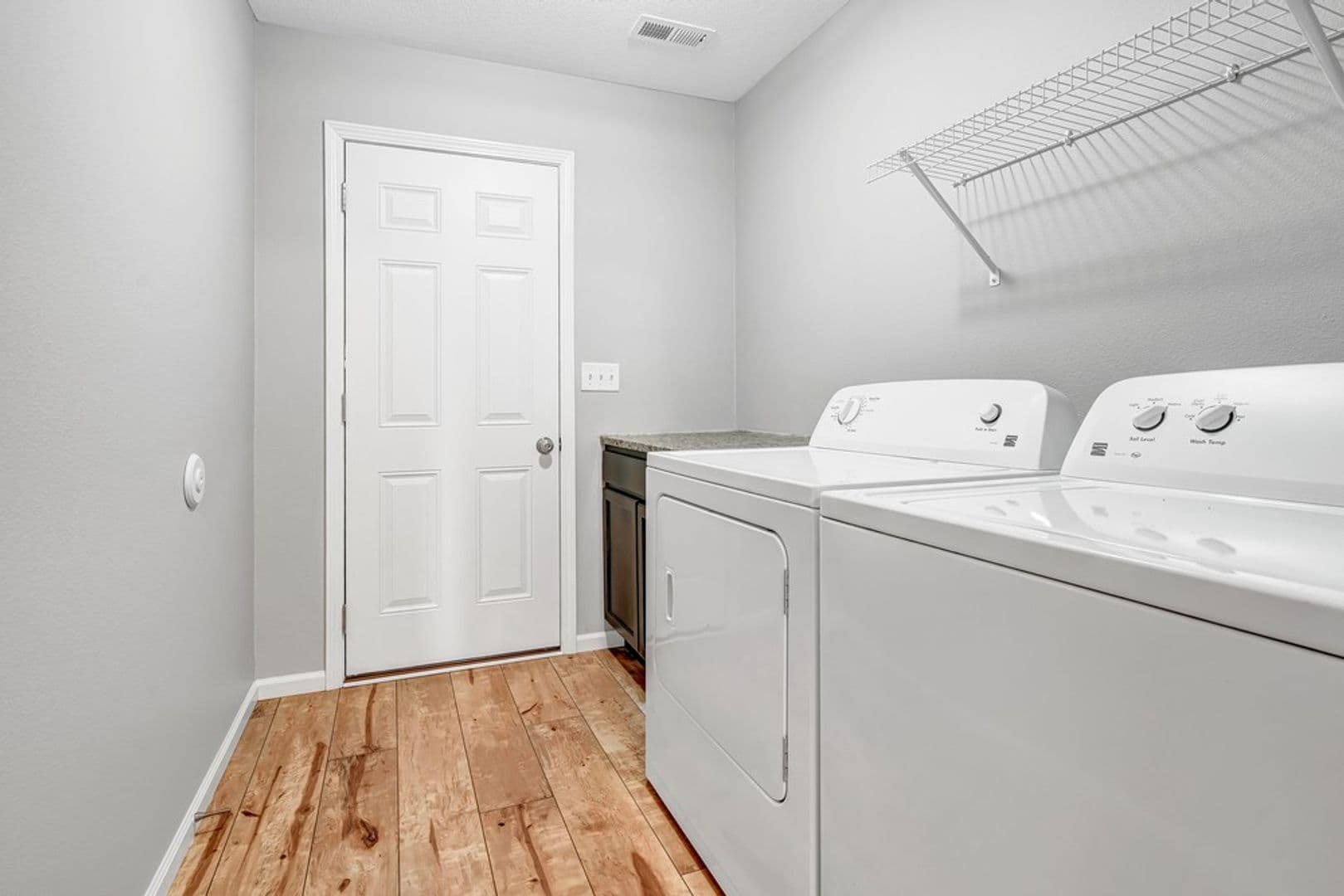 Waterloo House: 5814 Summerland Dr