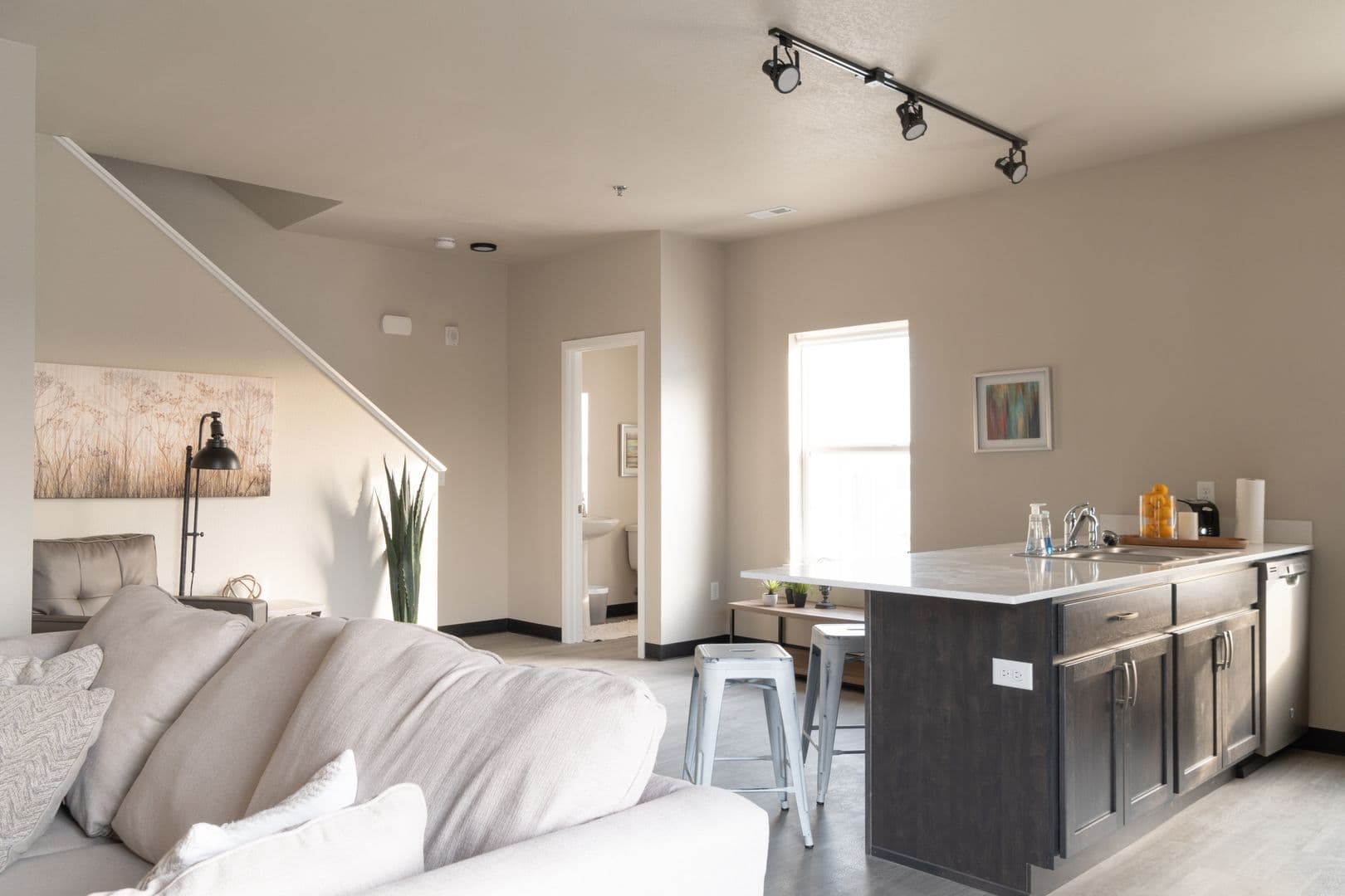 Waverly Apartment: 1260 Leitha Ter