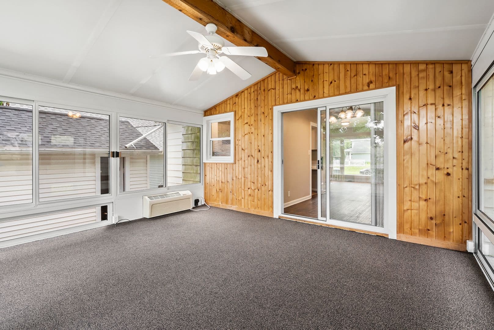 Cedar Falls House: 915 W 9th St