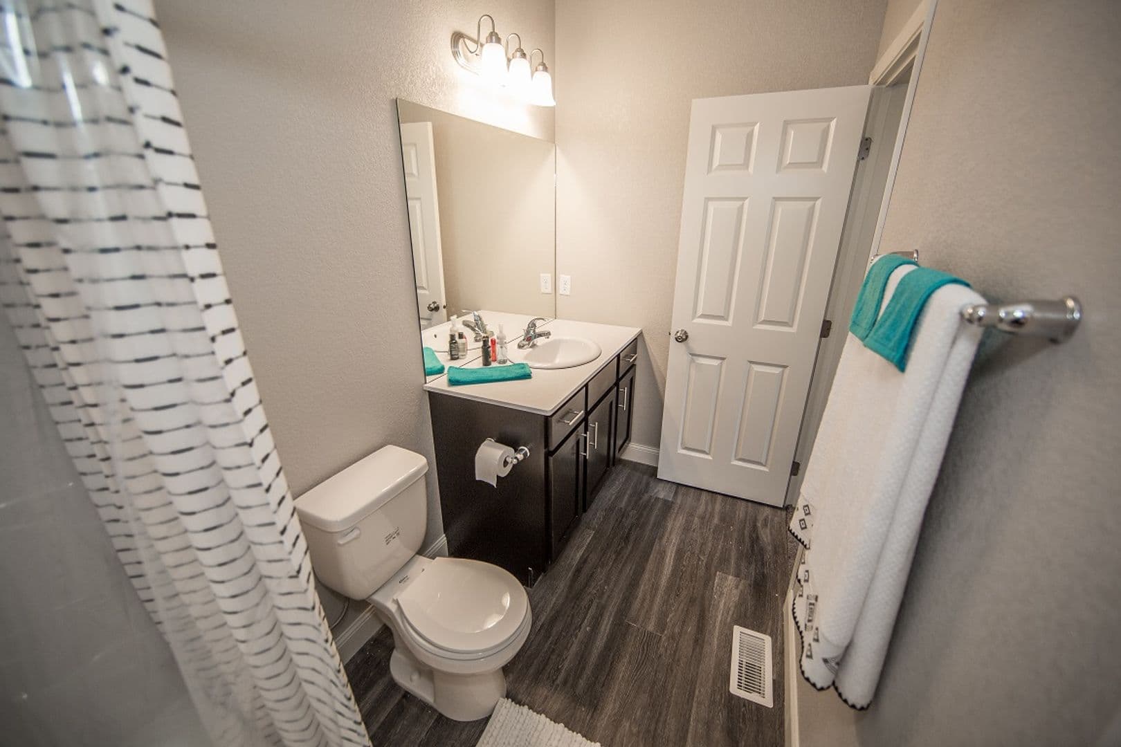 Waverly Apartment: 2103 4th Street SW