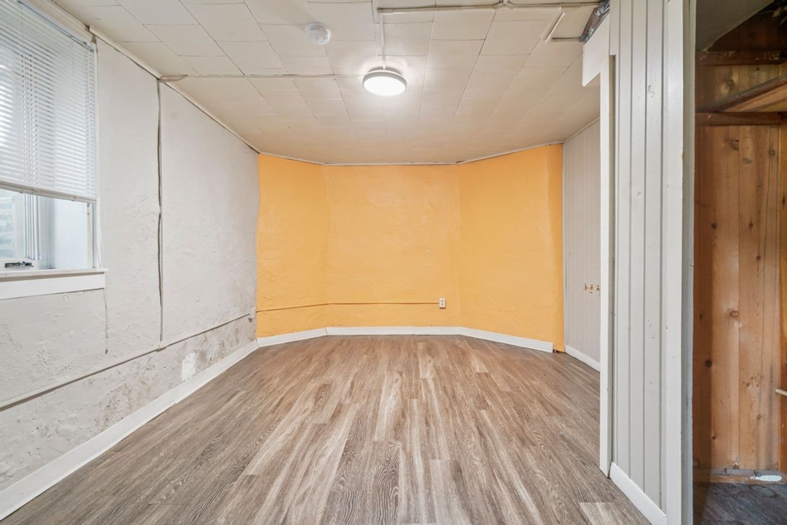 Cedar Falls Apartment: 2610 College St
