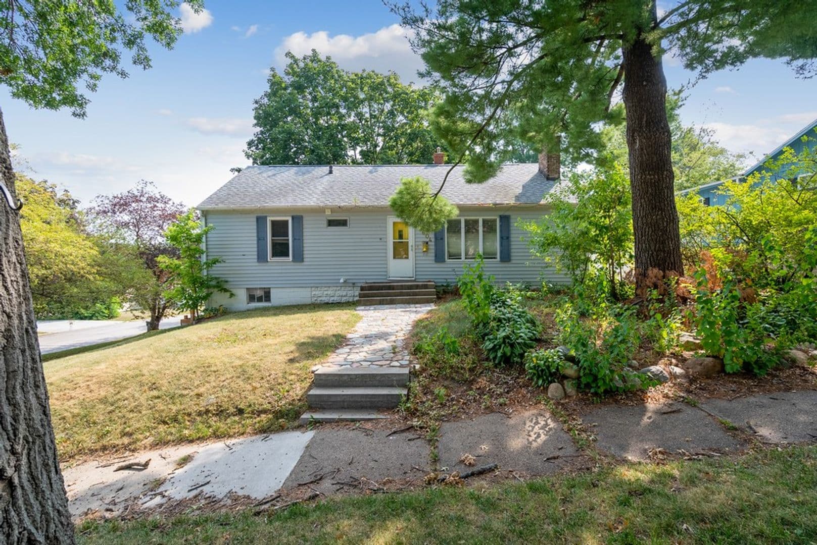 Cedar Falls House: 1604 Olive St