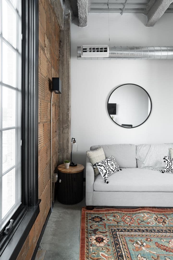 Waterloo Apartment: 325 E Park Avenue