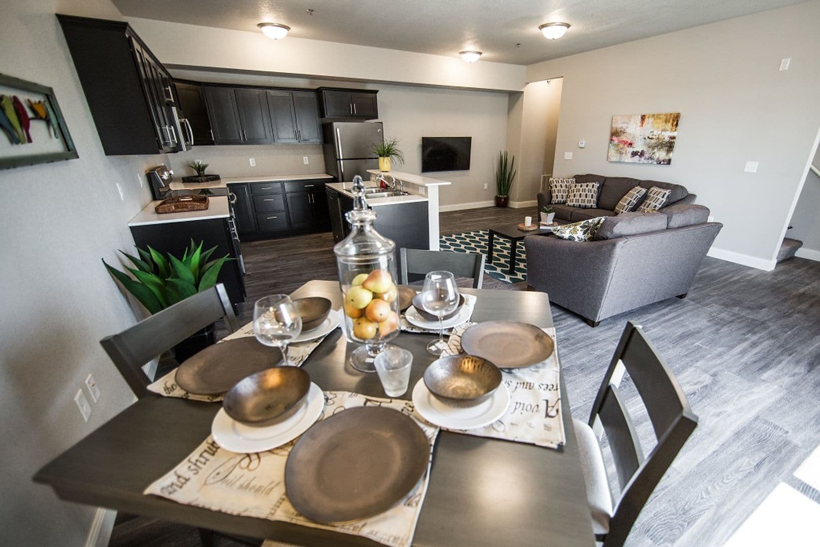 Waverly Apartment: 2103 4th Street SW