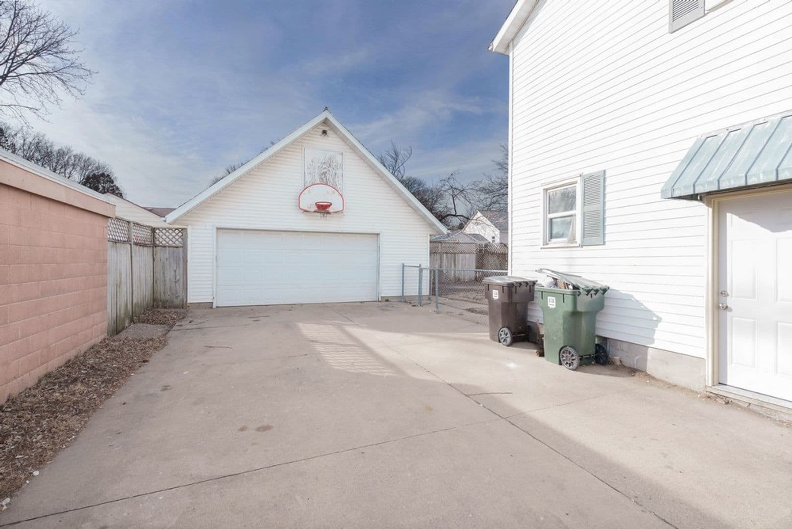 Cedar Falls House: 2303 Main St