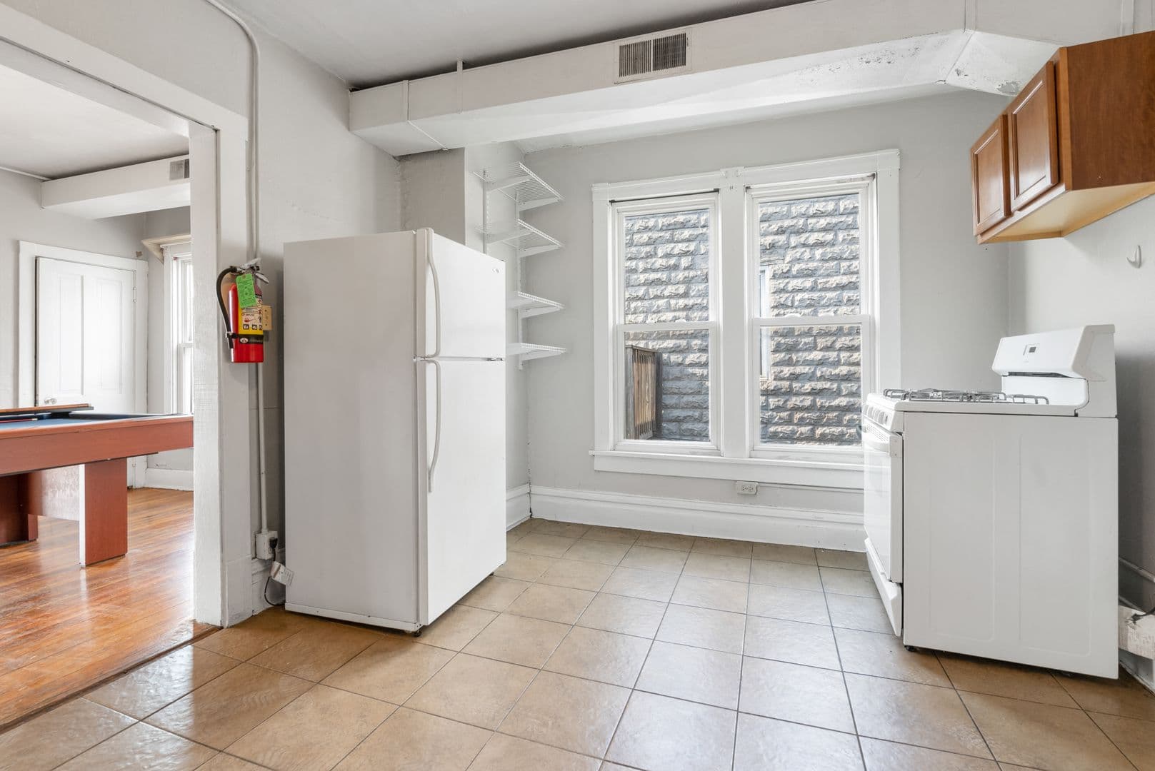 Cedar Falls Apartment: 2020 1/2 College Street