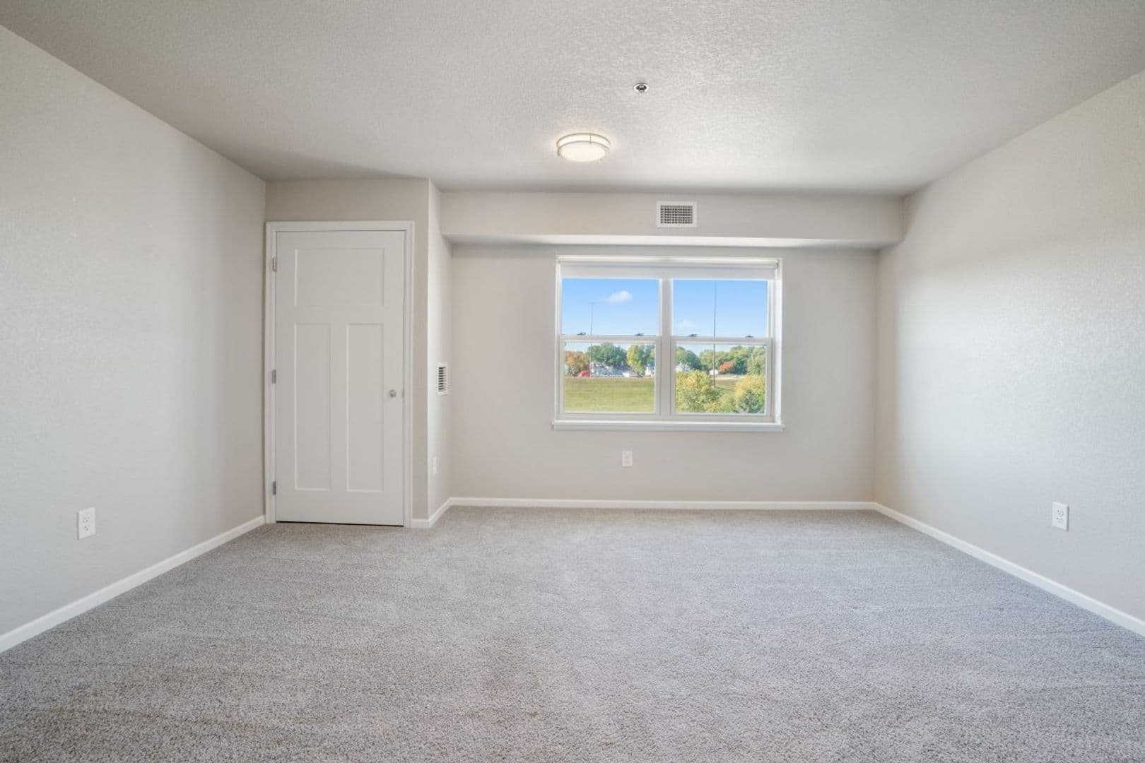 Waterloo Apartment: 45 W Jefferson Street