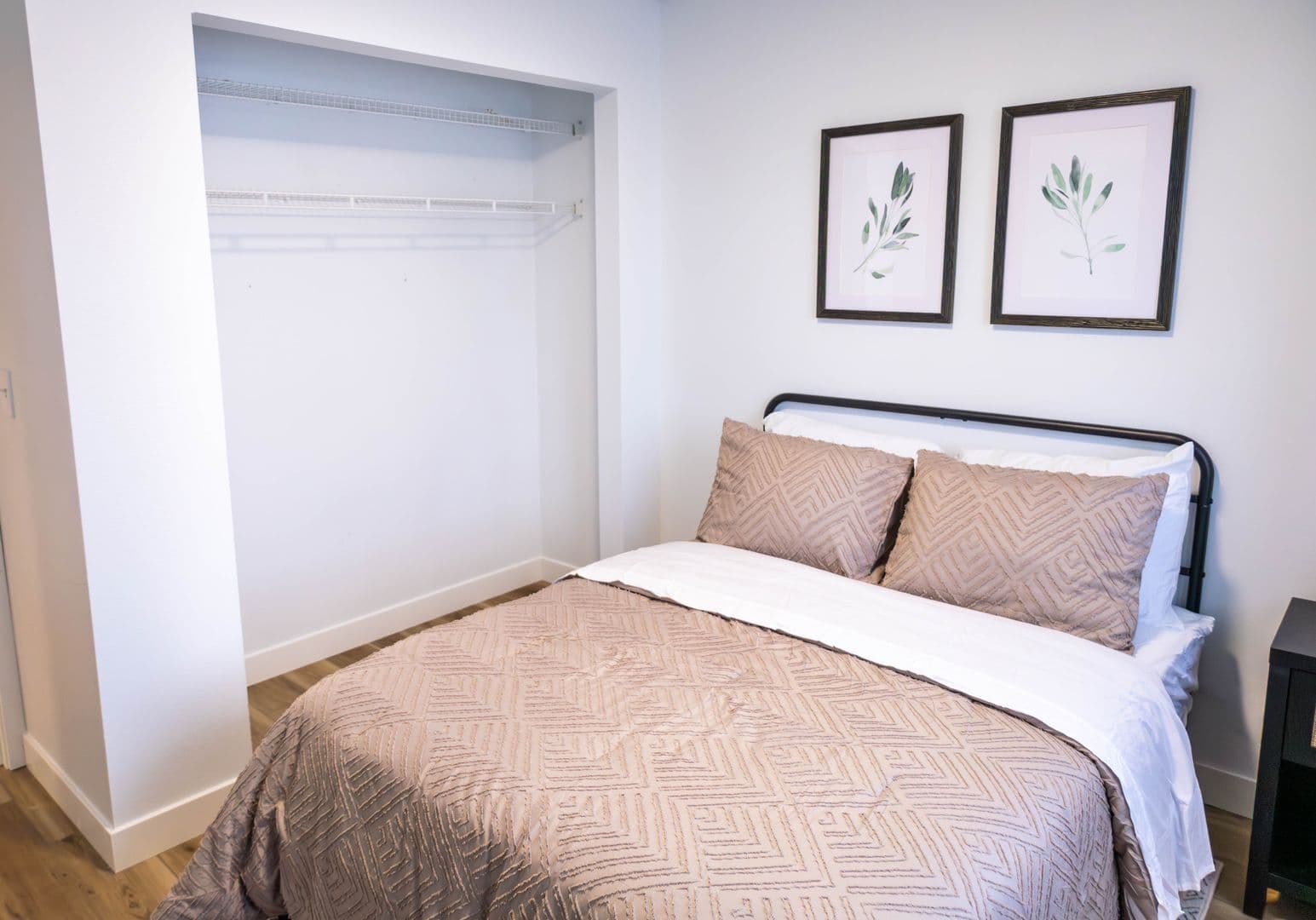 Waterloo Apartment: 6025 Donegal Cir