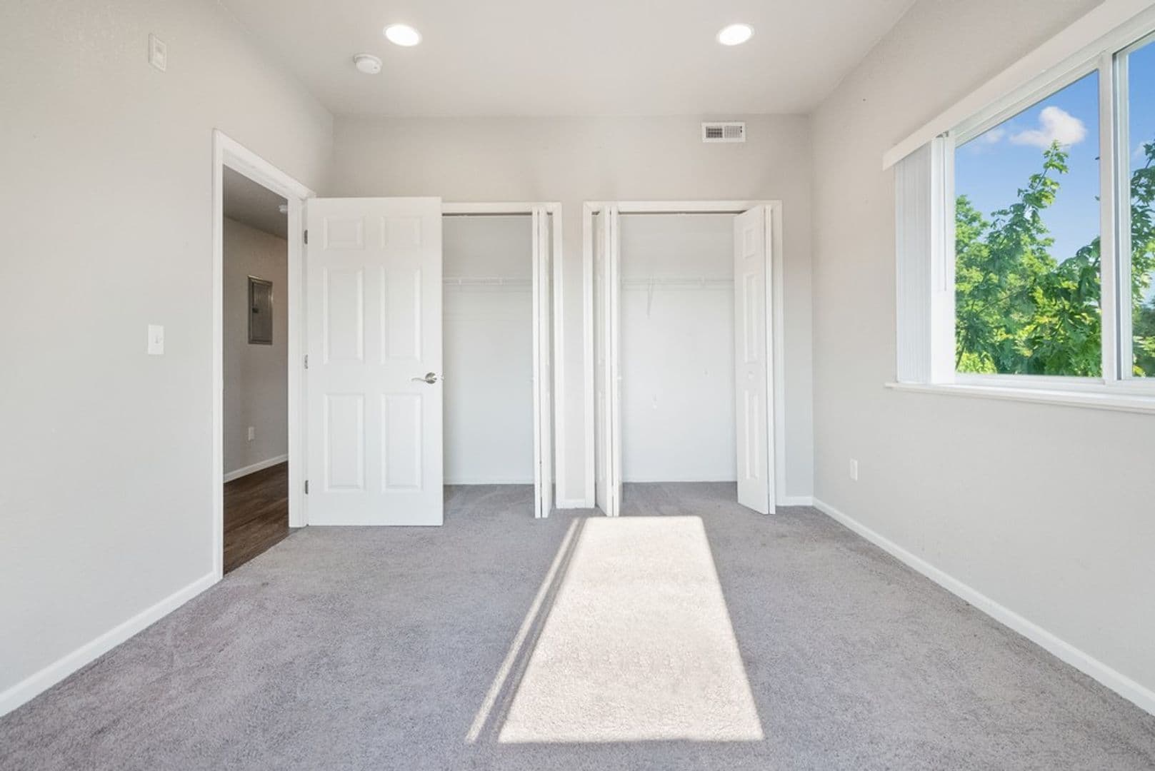 Cedar Falls Apartment: 2019 Olive St