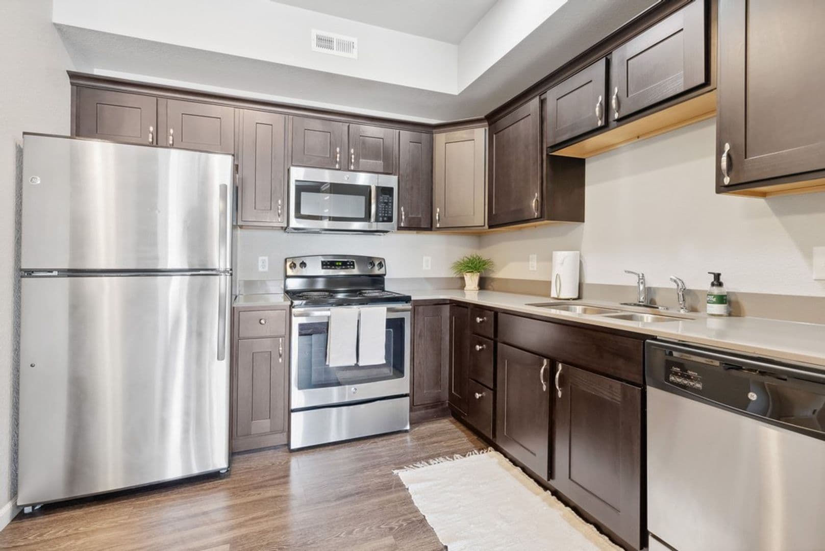 Cedar Falls Apartment: 1003 Bluegrass Cir
