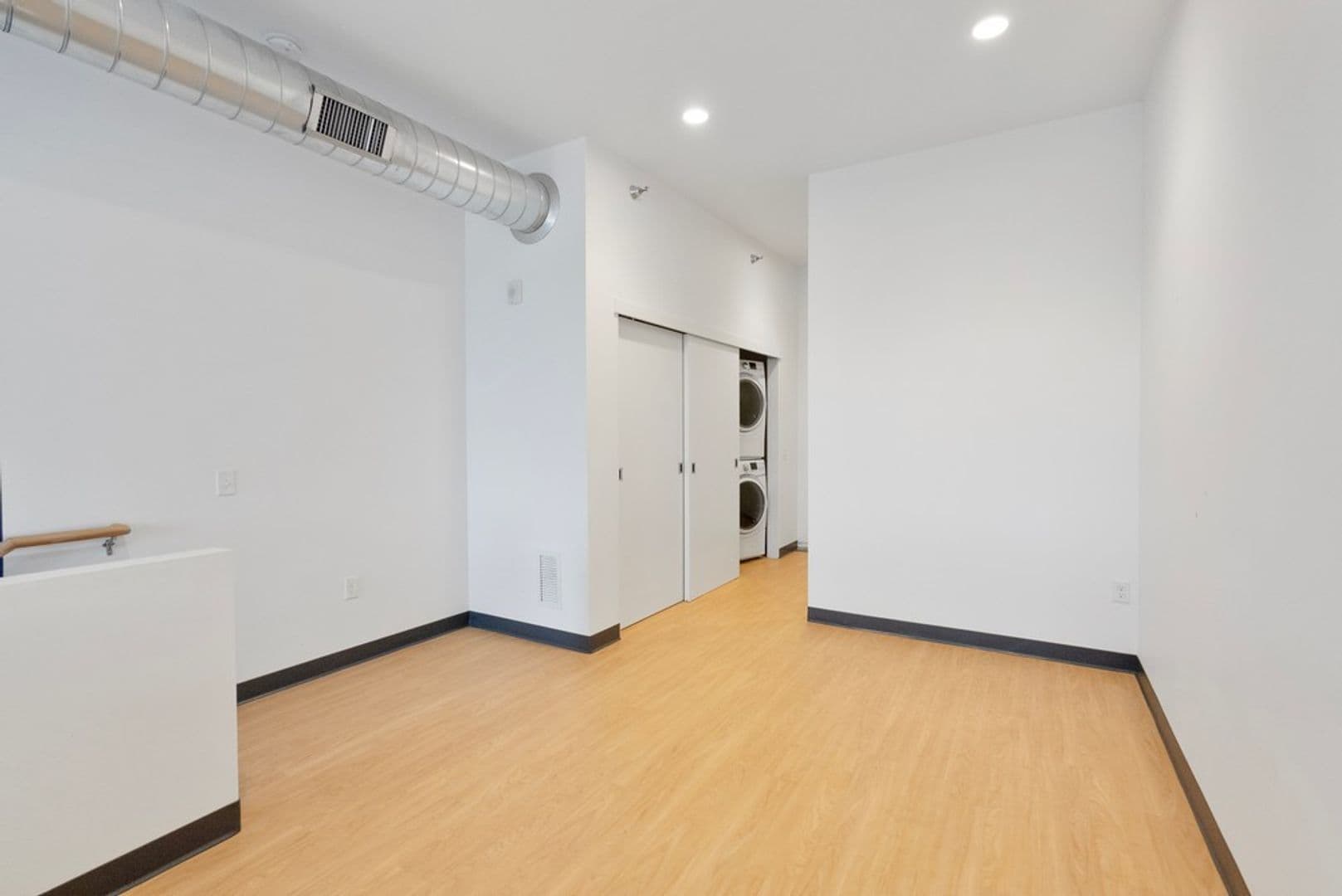 Cedar Falls Apartment: 100 E 2nd St