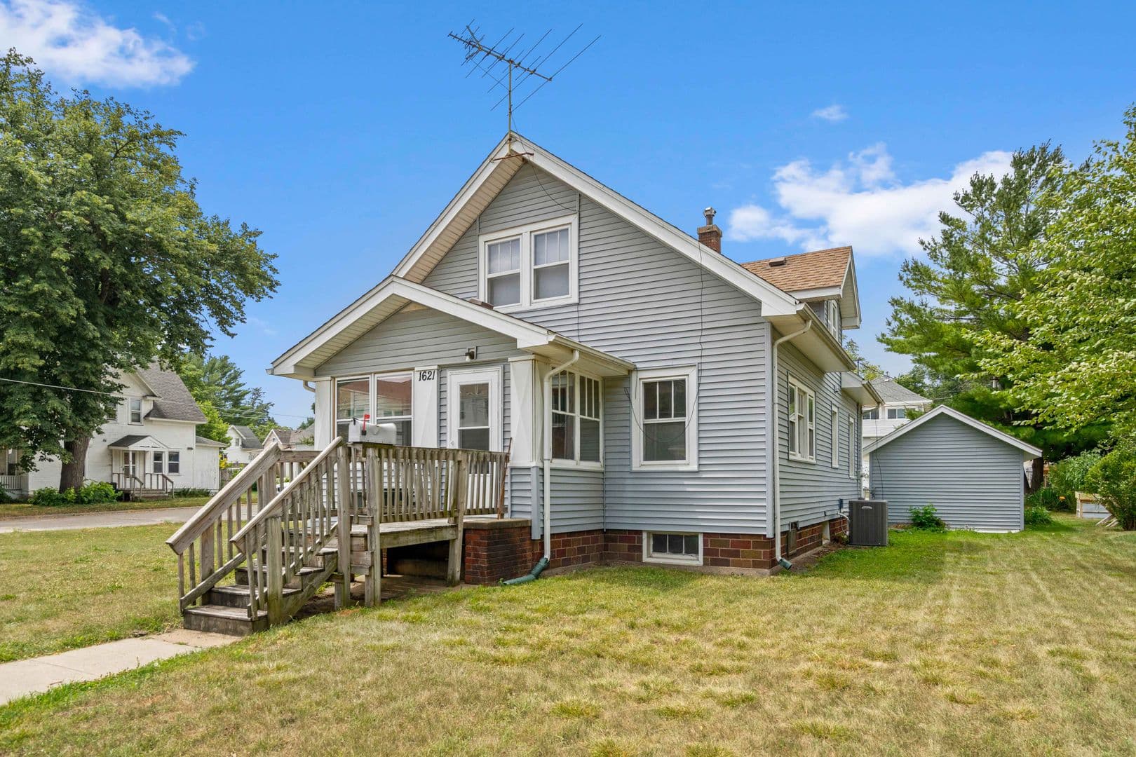 Cedar Falls House: 1621 Main St