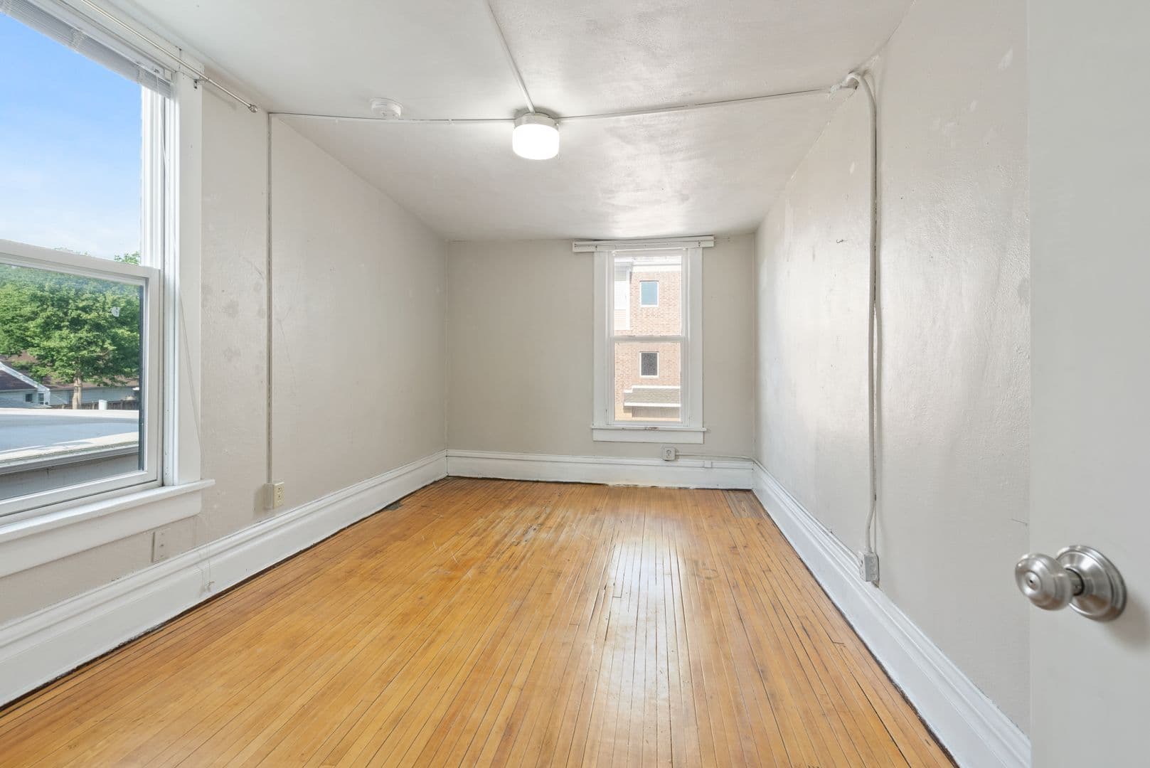 Cedar Falls Apartment: 2020 1/2 College Street