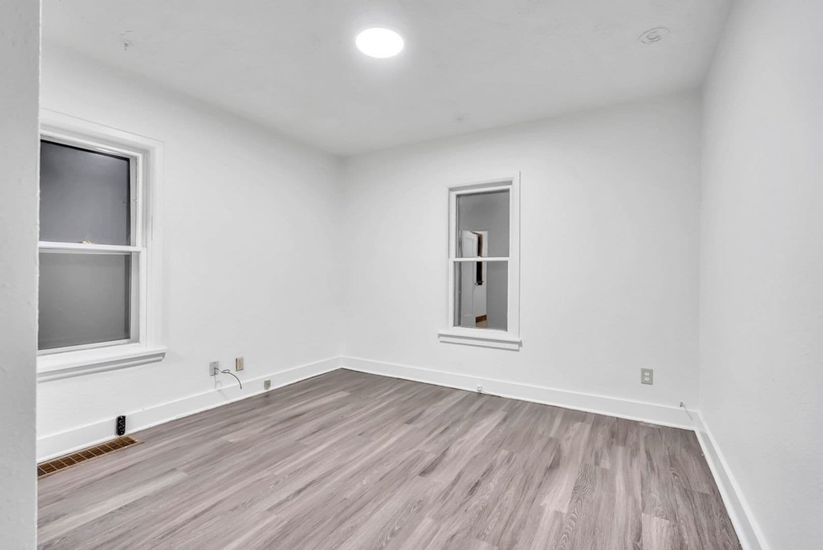 Cedar Falls House: 1115 W 11th St