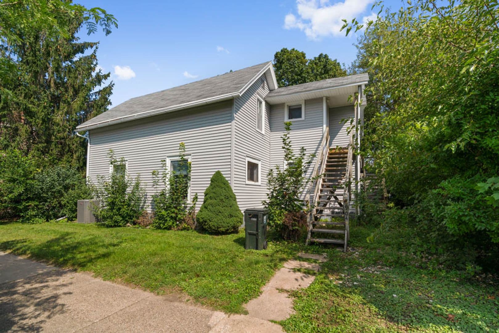 Cedar Falls Multiplex: 904 1/2 Clay Street