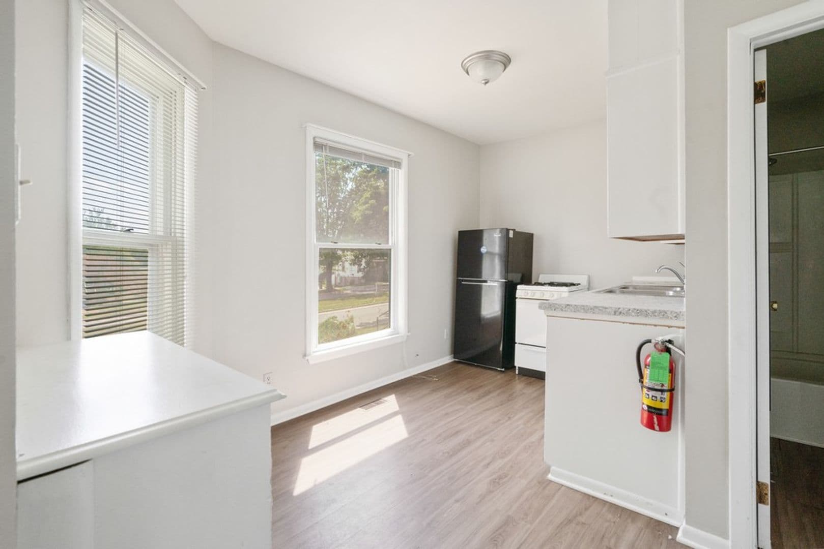 Cedar Falls Apartment: 2321 Iowa St