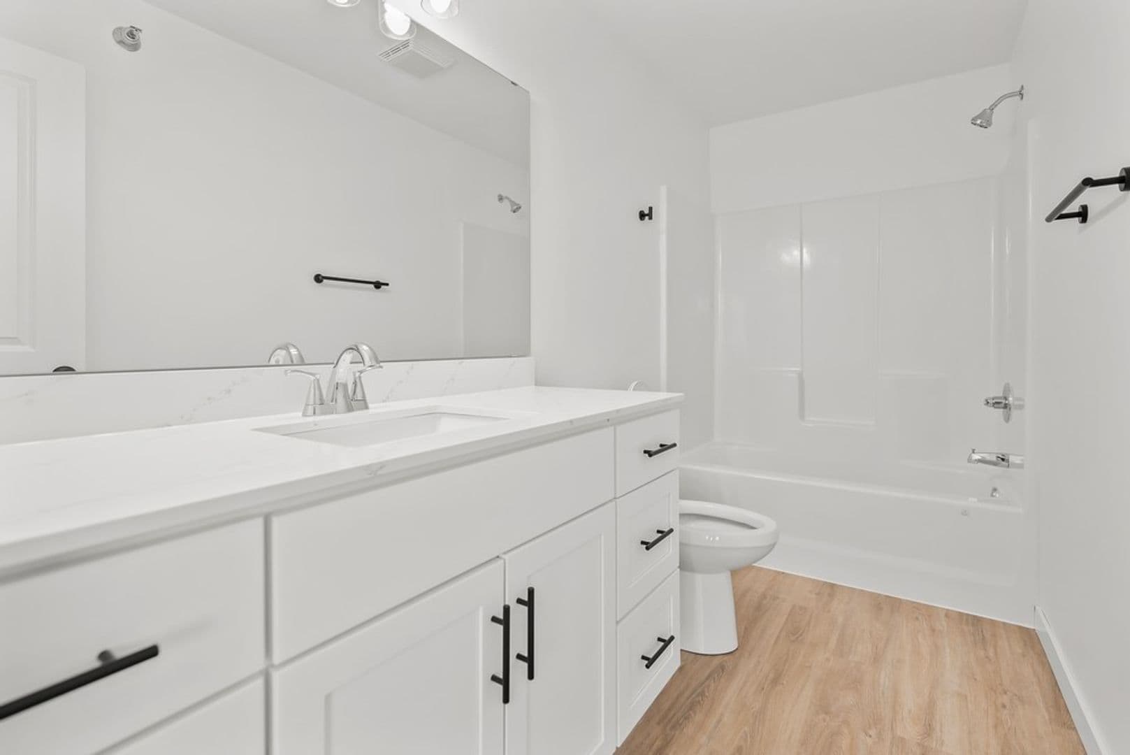 Garner Apartment: 895 W 8th St
