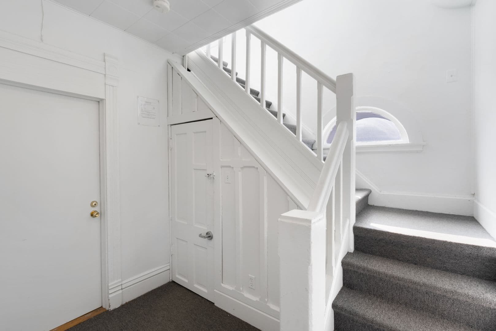 Cedar Falls Apartment: 2104 College St
