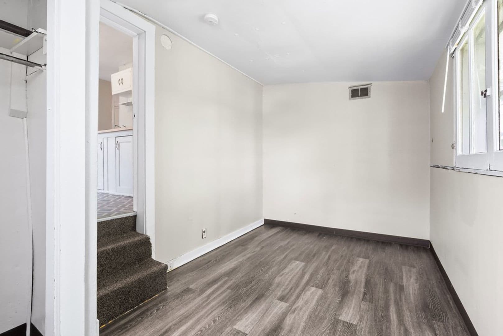 Cedar Falls Apartment: 815 W 23rd St