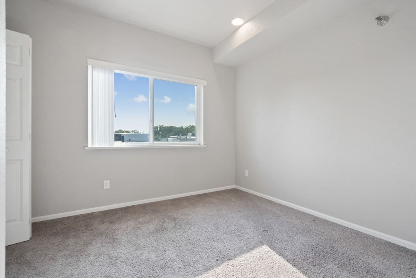 Cedar Falls Apartment: 2019 Olive St