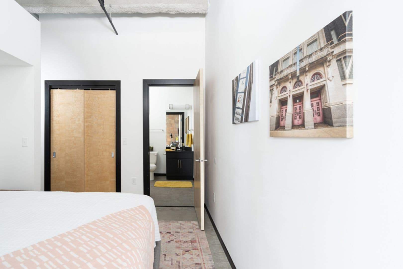 Waterloo Apartment: 325 E Park Avenue