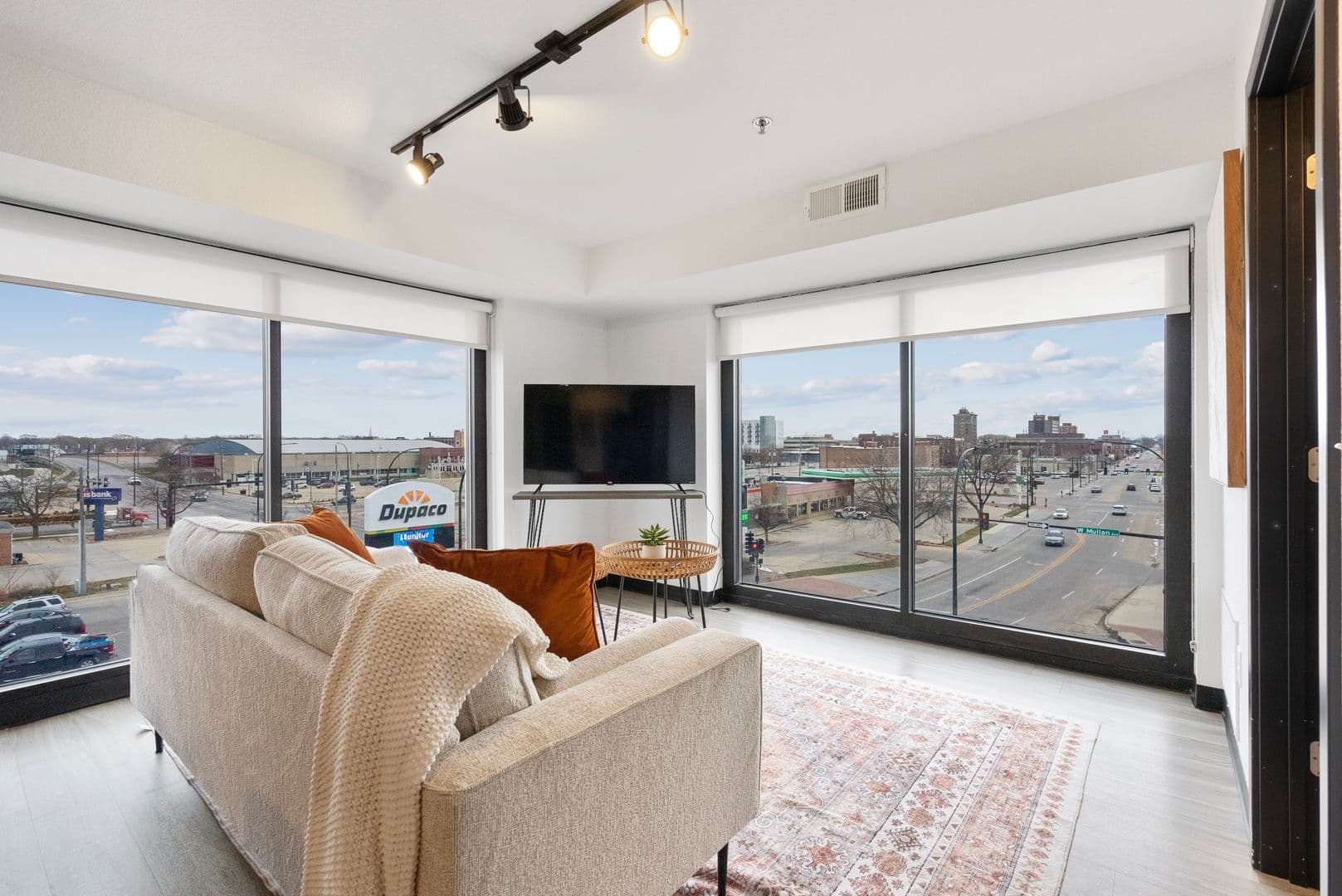 Waterloo Apartment: 21 W Jefferson Street