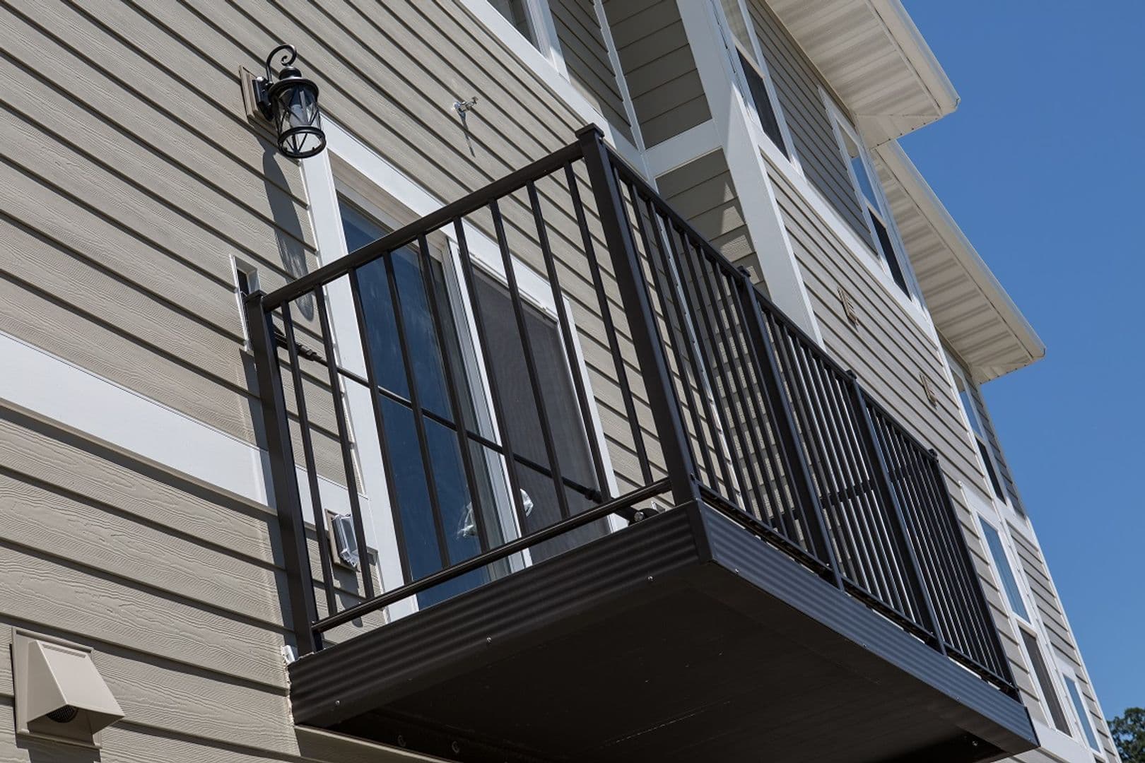 Waverly Apartment: 2103 4th Street SW