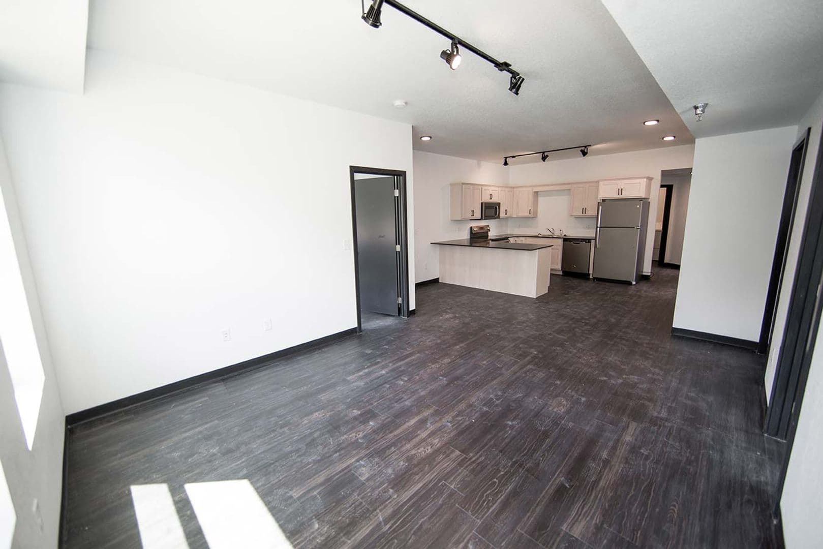 Cedar Falls Apartment: 917 W 23rd St