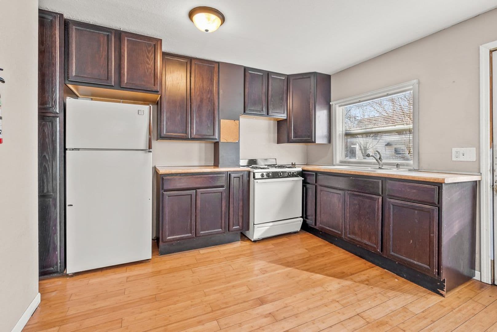 Cedar Falls House: 309 W 10th St