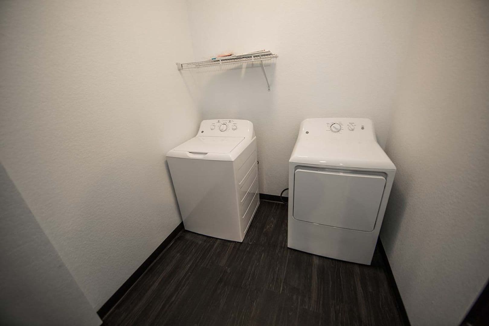 Cedar Falls Apartment: 917 W 23rd St