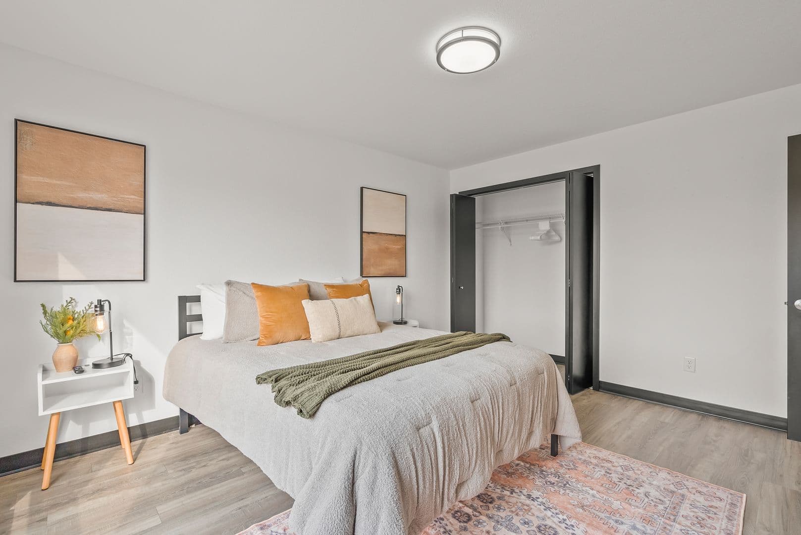 Waterloo Apartment: 21 W Jefferson Street