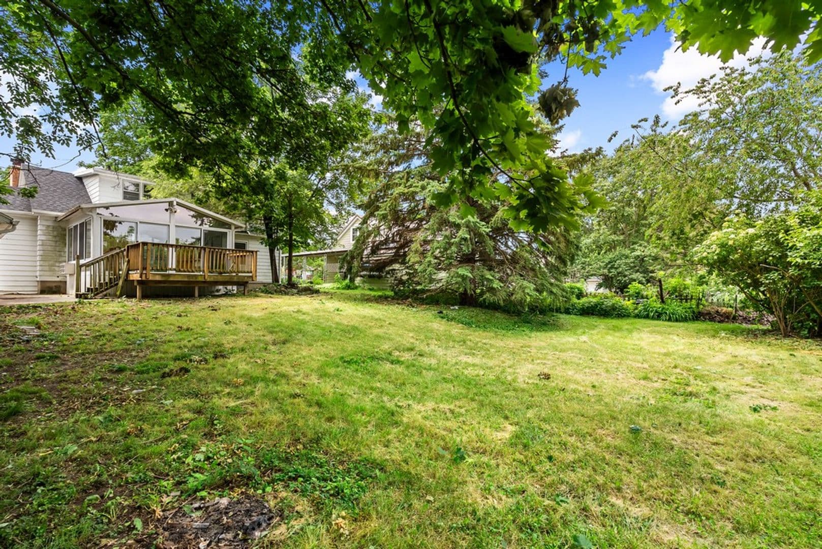 Cedar Falls House: 915 W 9th St
