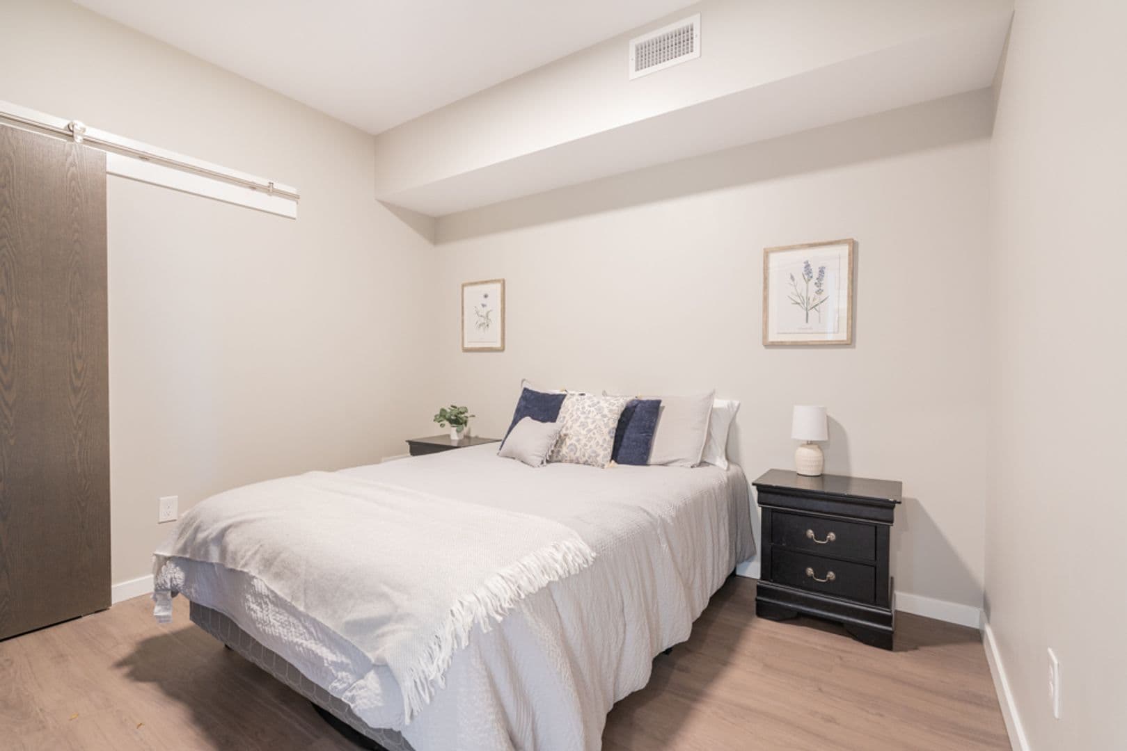 Waterloo Apartment: 335 Cedar Street
