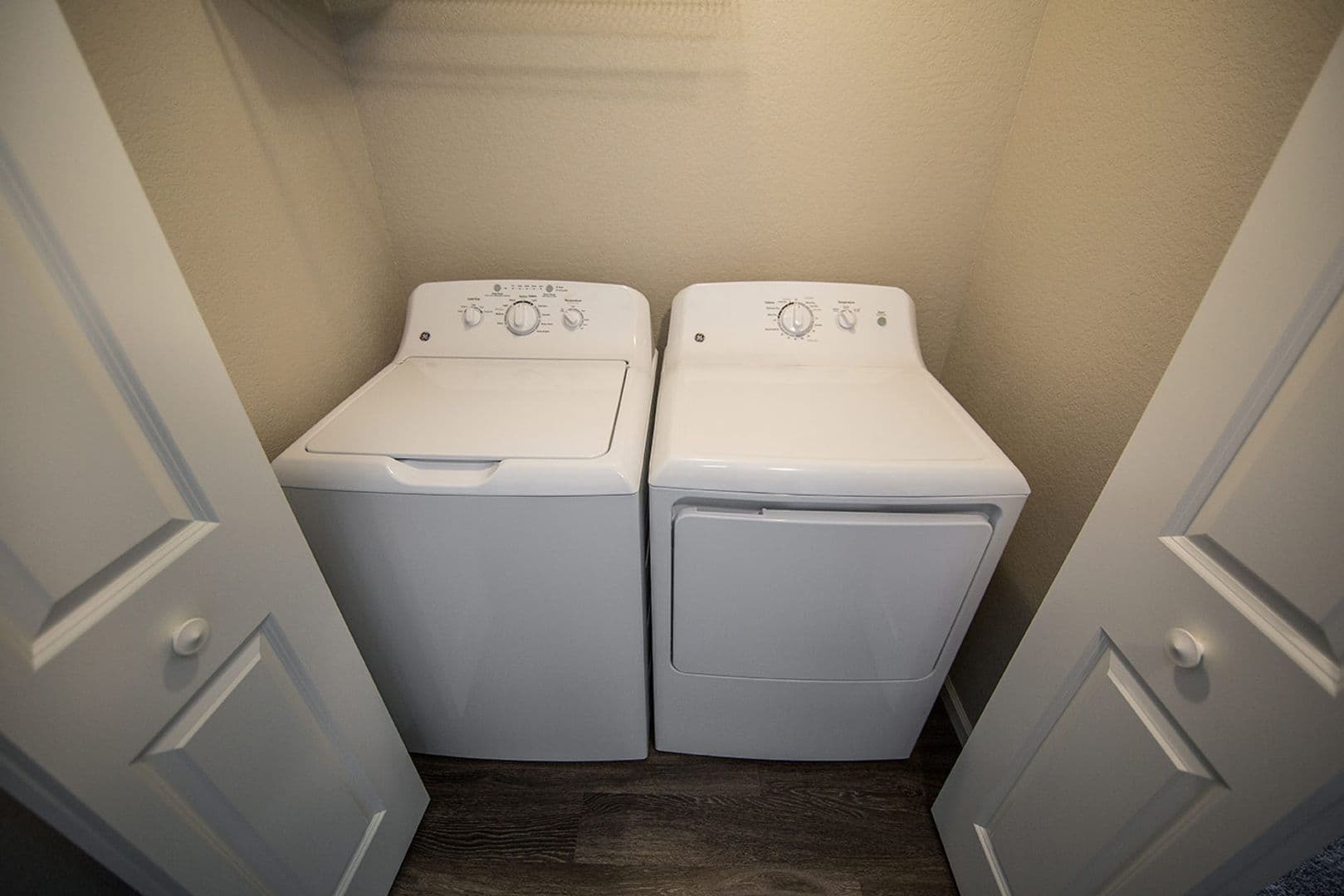 Waverly Apartment: 2113 4th Street SW
