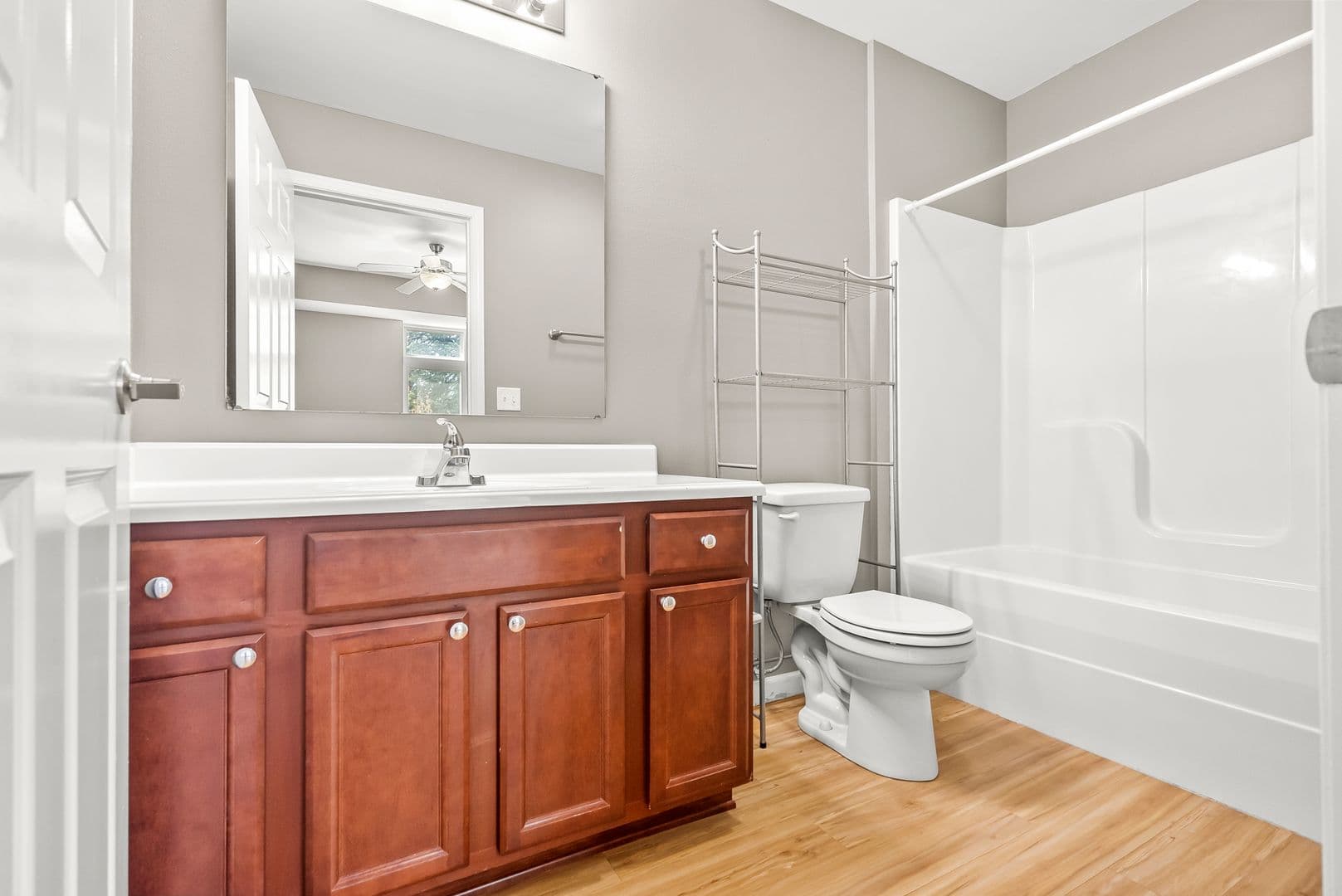 Cedar Falls Apartment: 2024 College St