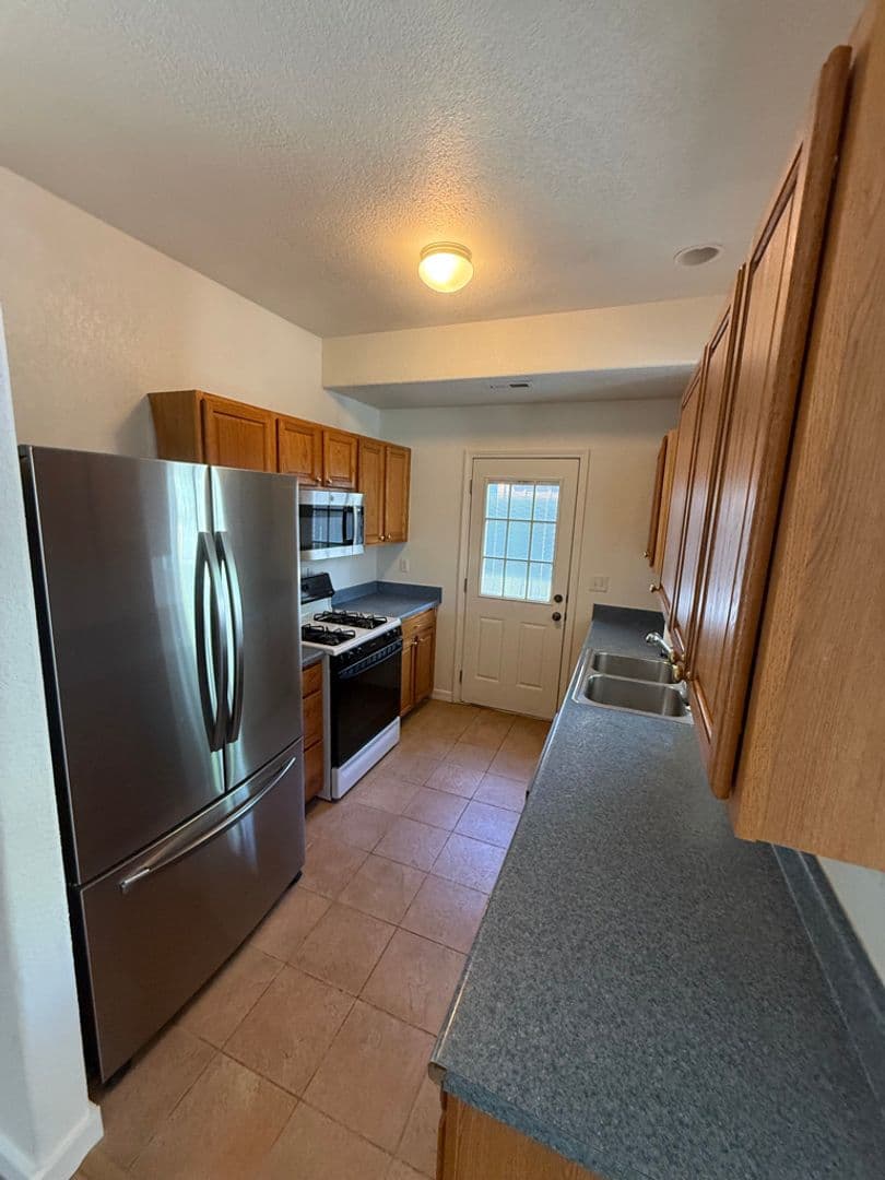 Alma Apartment: 108 Buckskin St