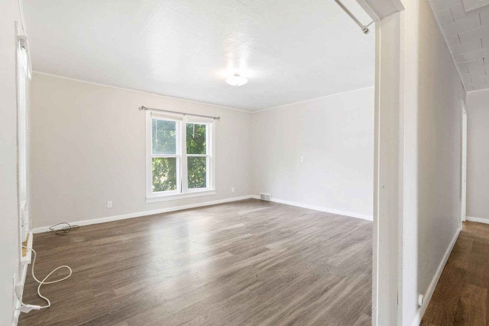 Cedar Falls Apartment: 1012 Clay St