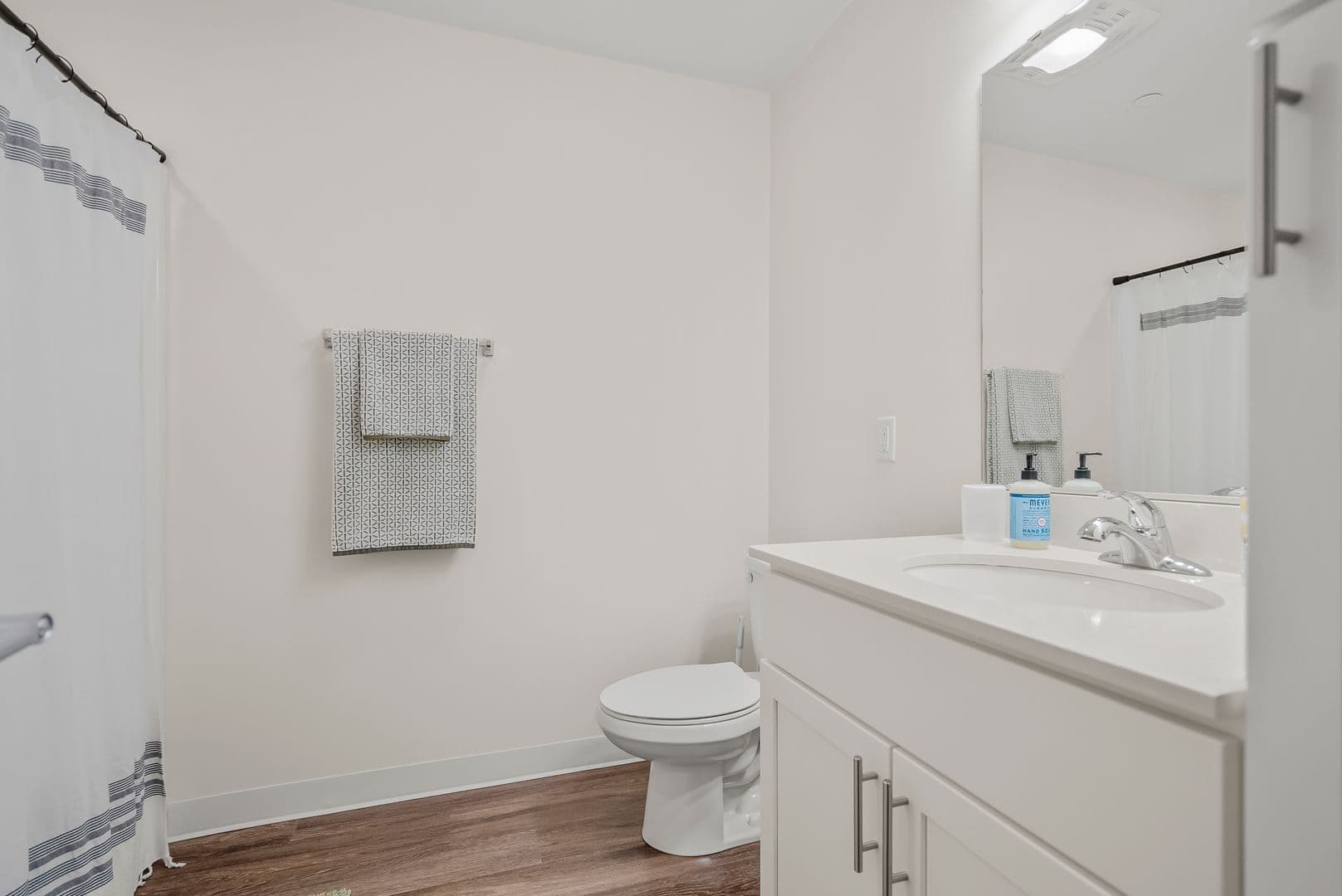 Cedar Falls Apartment: 825 Bluegrass Cir