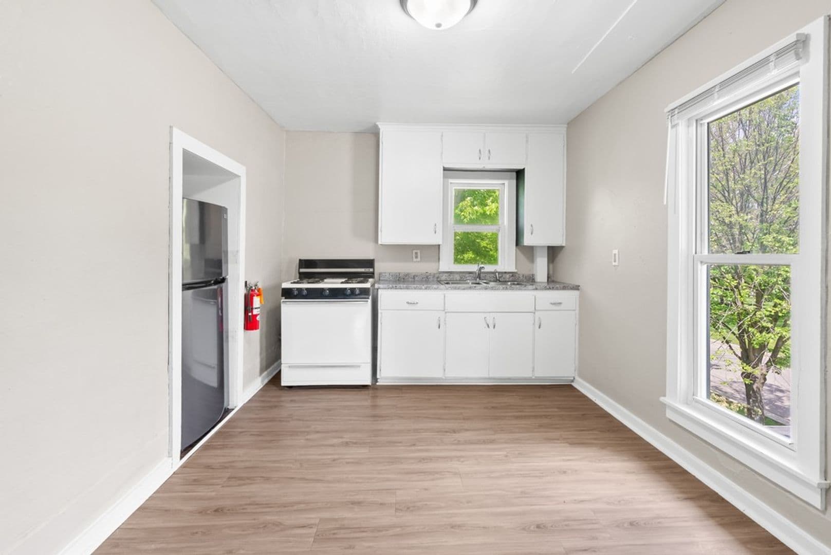 Cedar Falls Apartment: 2321 Iowa St