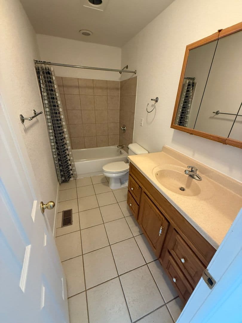 Alma Apartment: 108 Buckskin St