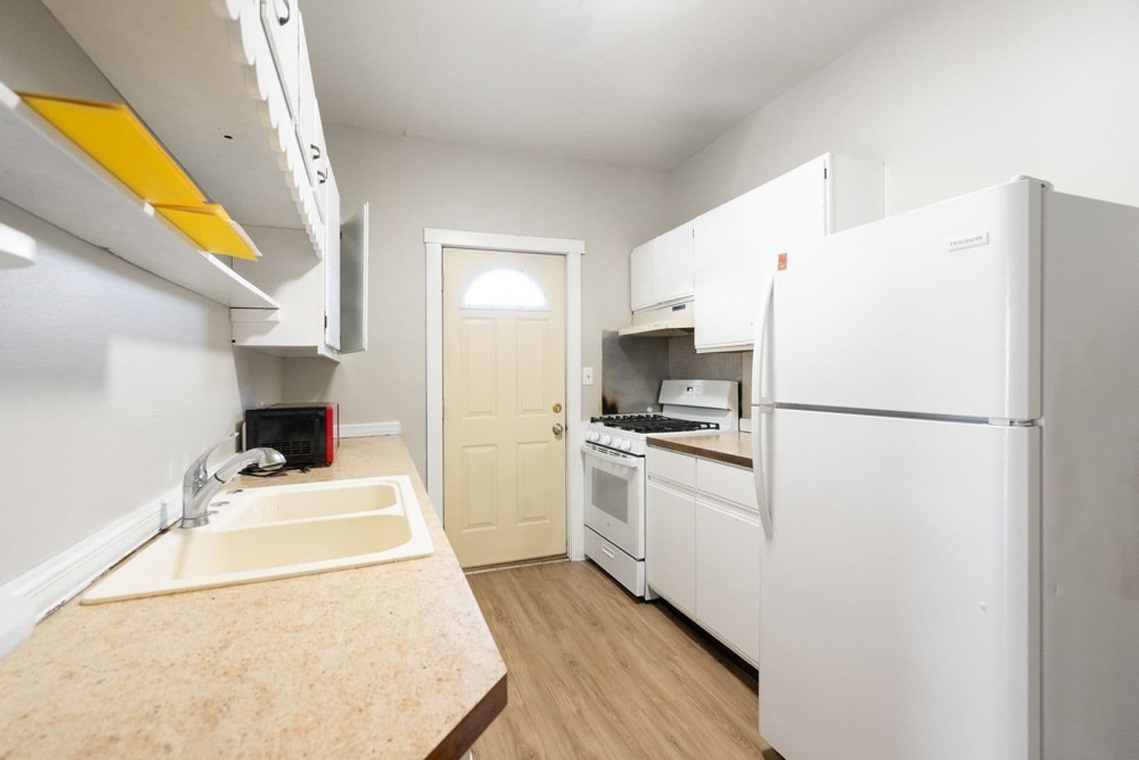Cedar Falls Apartment: 1015 W 22nd St