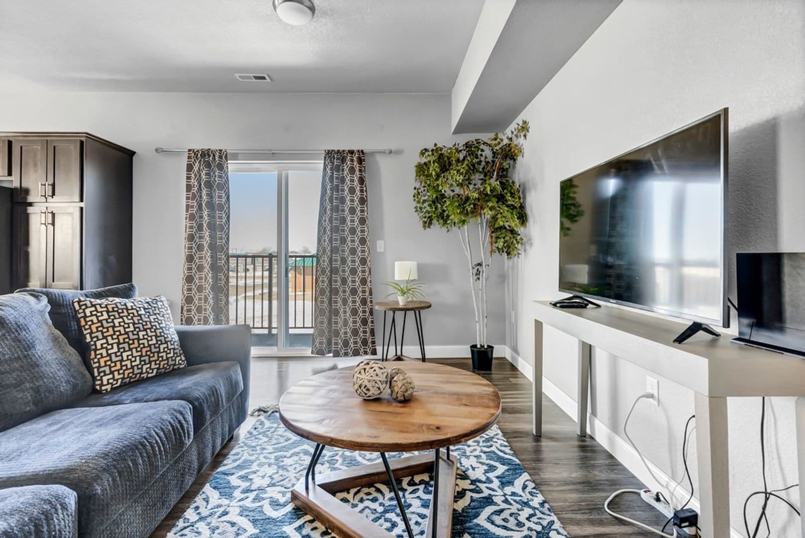 Waverly Apartment: 2103 4th Street SW