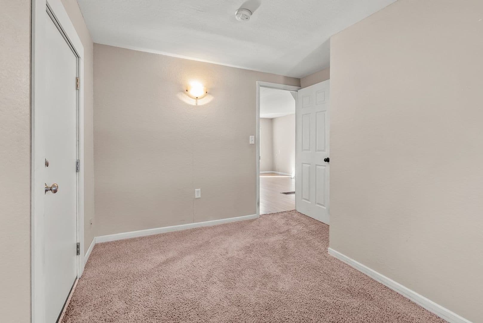 Cedar Falls House: 309 W 10th St