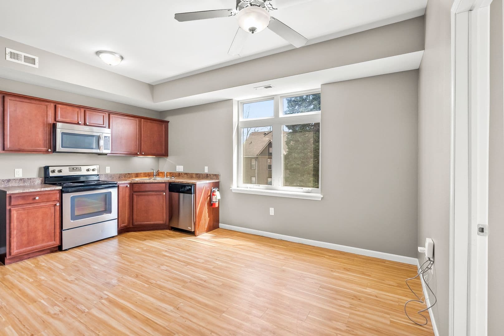 Cedar Falls Apartment: 2024 College St