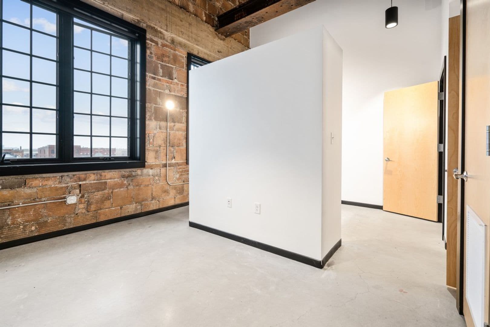 Waterloo Apartment: 325 E Park Avenue