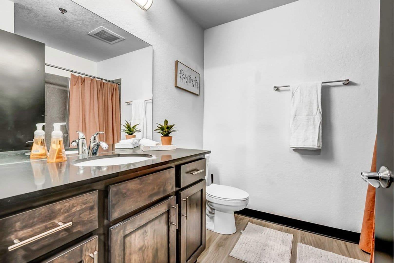 Waterloo Apartment: 21 W Jefferson Street