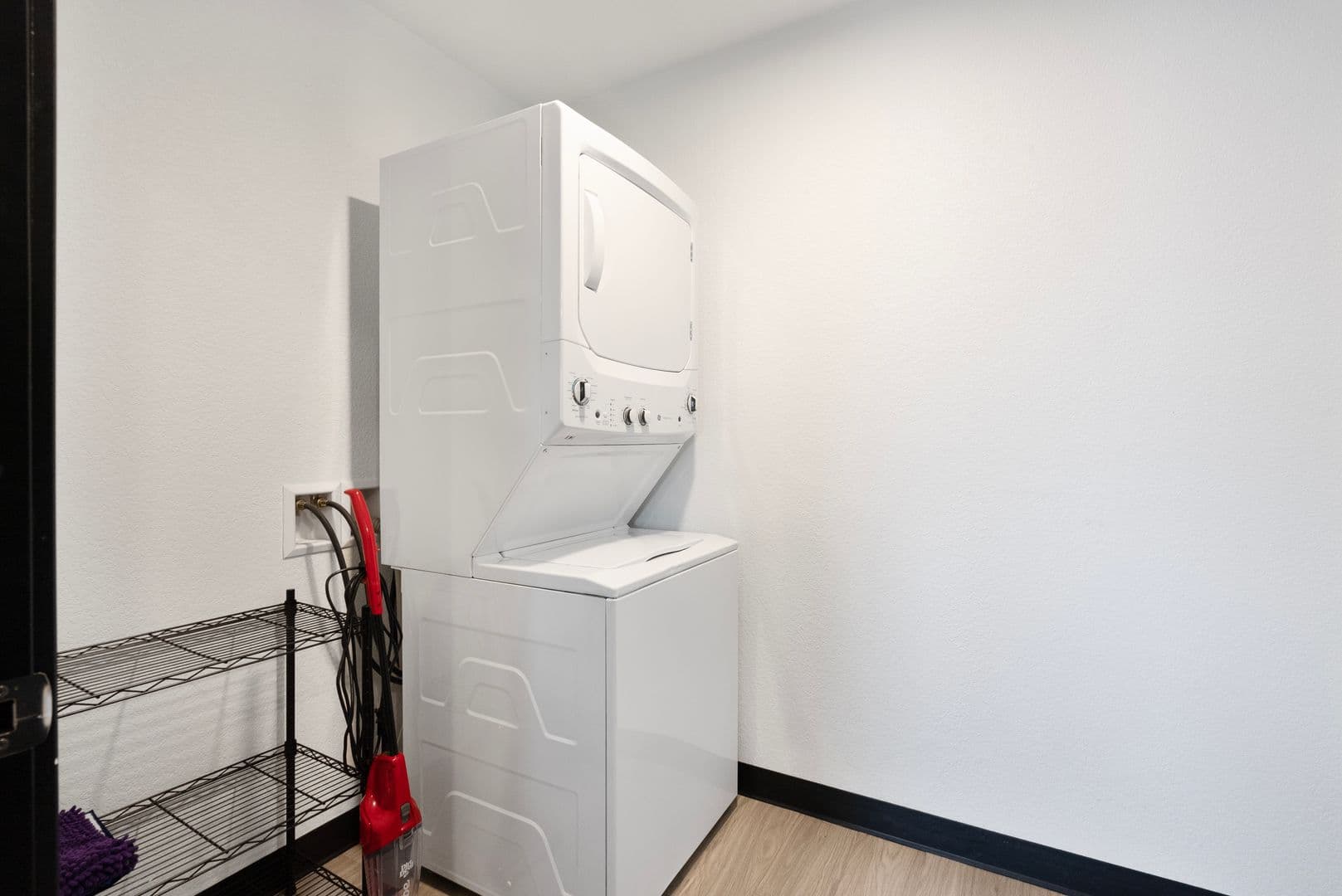 Waterloo Apartment: 21 W Jefferson Street