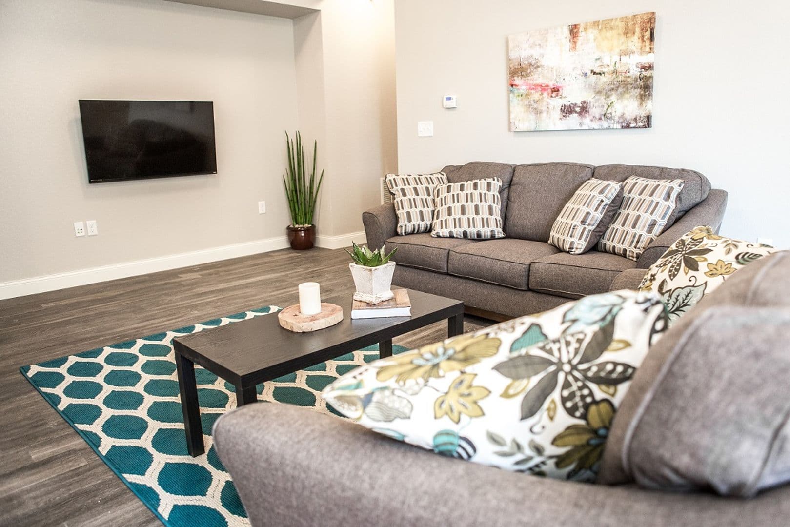 Waverly Apartment: 2103 4th Street SW