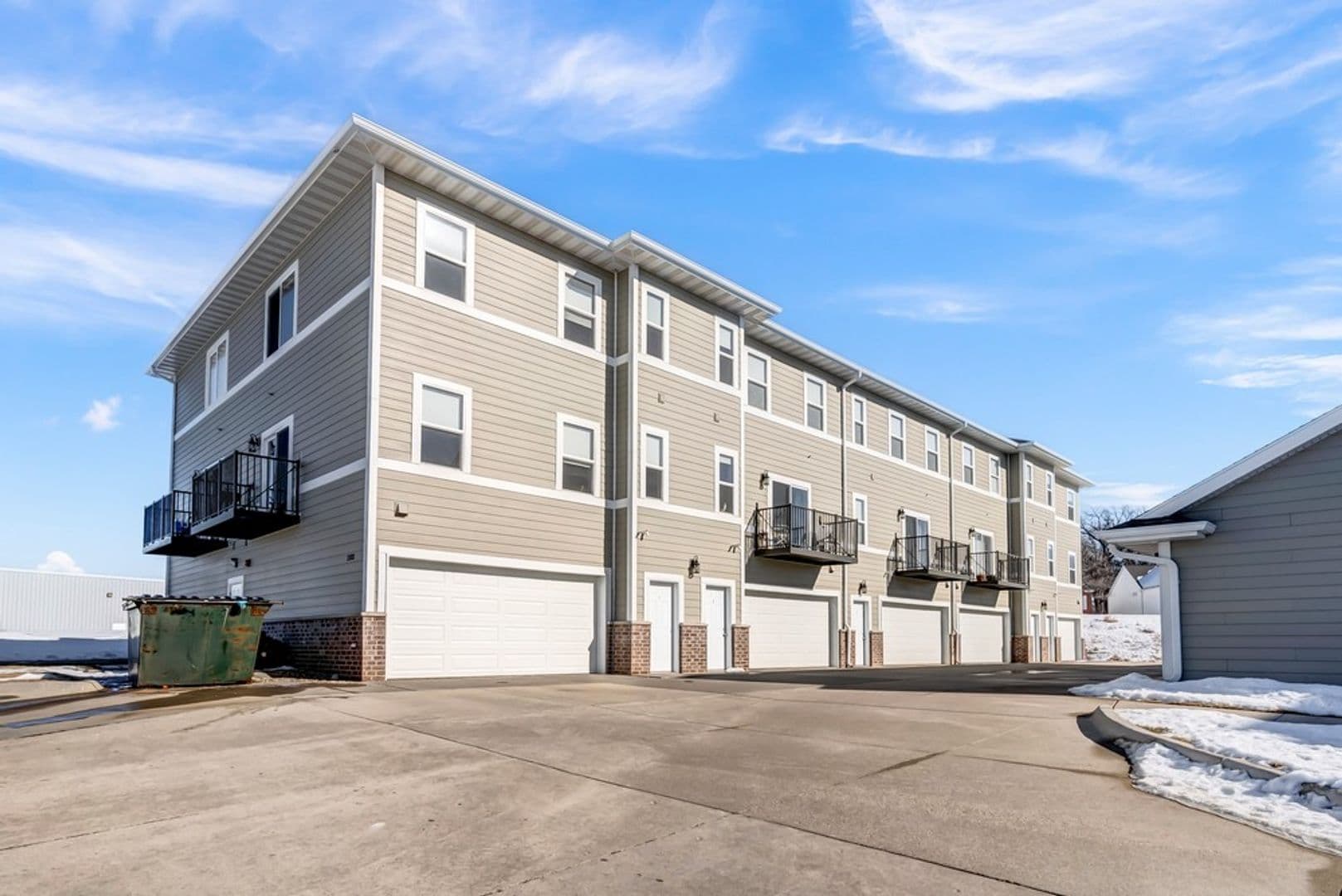 Waverly Apartment: 2103 4th Street SW