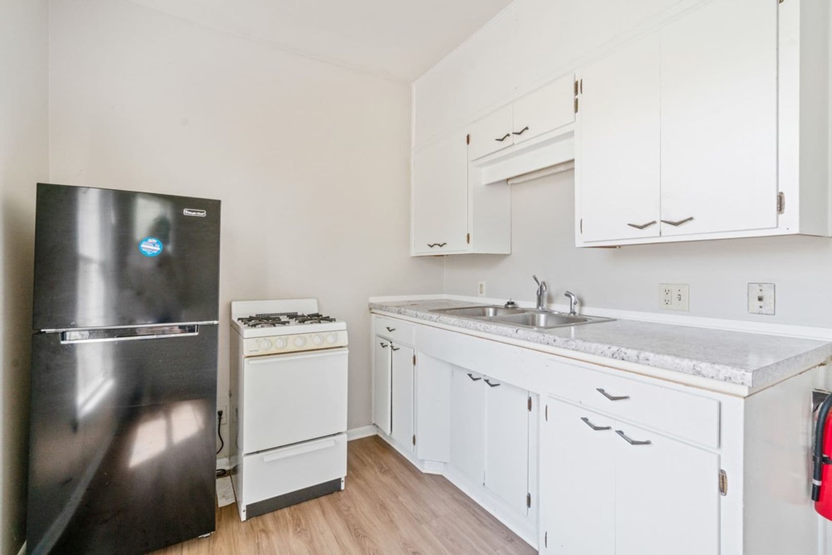 Cedar Falls Apartment: 2321 Iowa St